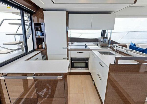 Prestige 630 Flybridge image