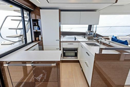 Prestige 630 Flybridge image