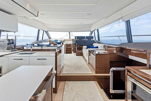 Prestige 630 Flybridge image