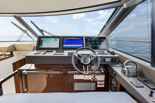 Prestige 630 Flybridge image