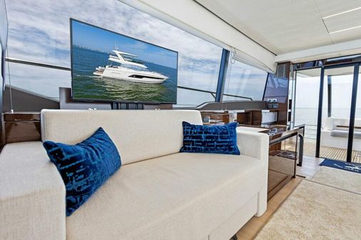 Prestige 630 Flybridge image