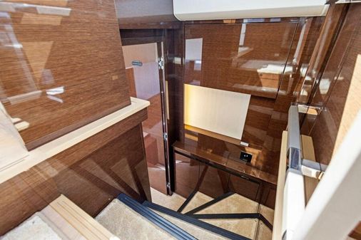 Prestige 630 Flybridge image