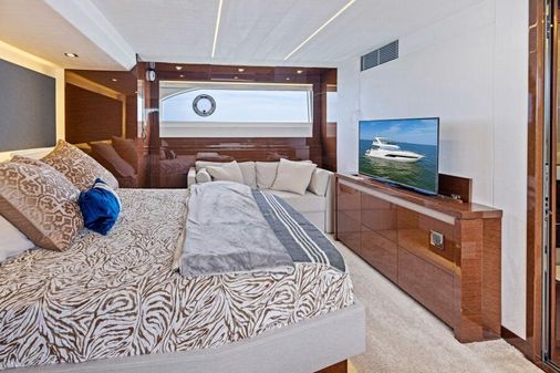 Prestige 630 Flybridge image