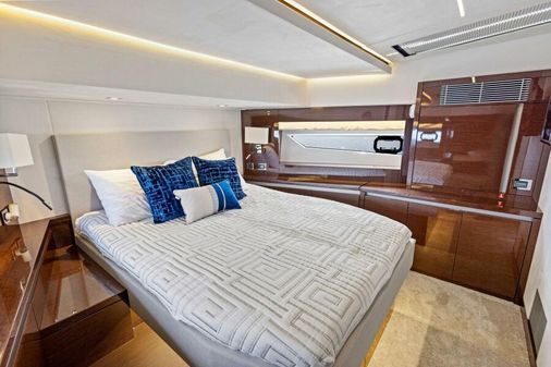 Prestige 630 Flybridge image