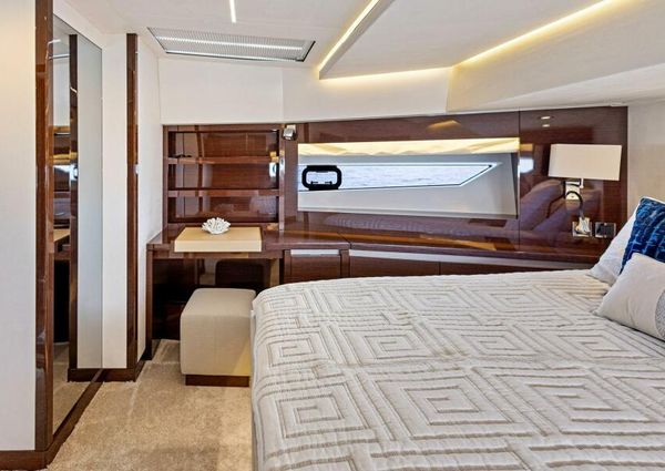 Prestige 630 Flybridge image