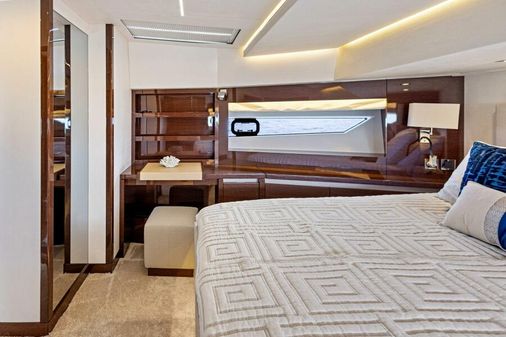 Prestige 630 Flybridge image