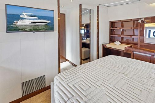 Prestige 630 Flybridge image