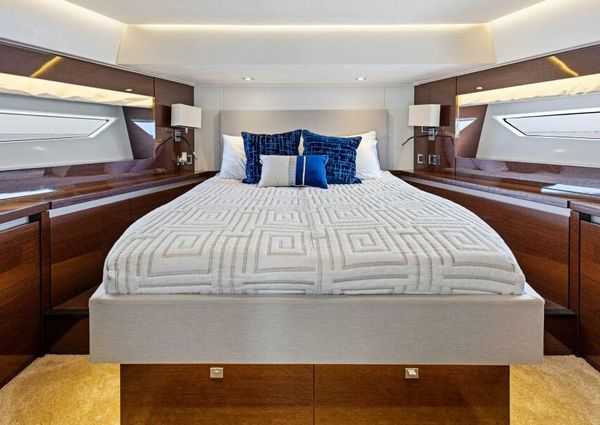 Prestige 630 Flybridge image