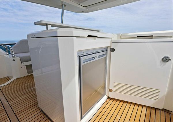 Prestige 630 Flybridge image