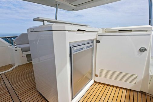 Prestige 630 Flybridge image