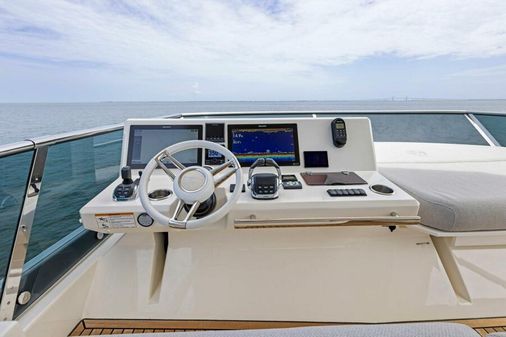 Prestige 630 Flybridge image