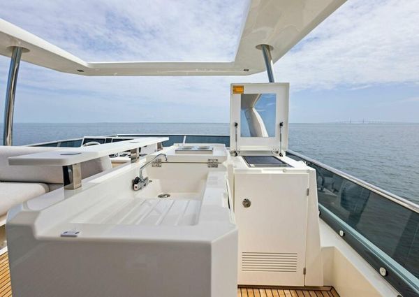 Prestige 630 Flybridge image