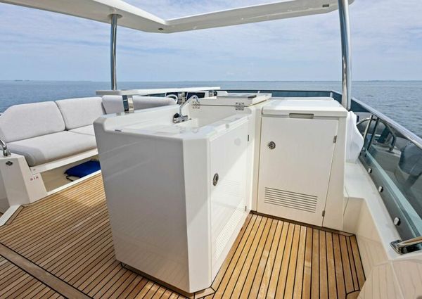 Prestige 630 Flybridge image