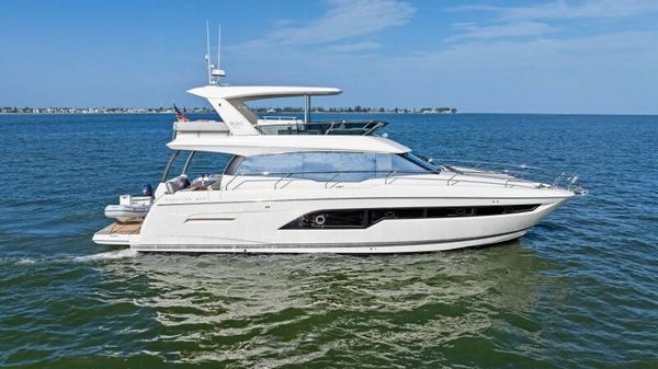 Prestige 630 Flybridge 