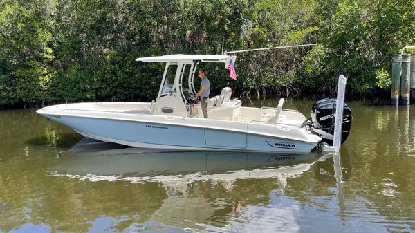Boston Whaler 270 Dauntless