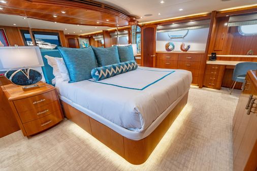 Hatteras 100 Motor Yacht image