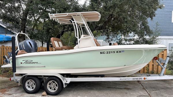 Pioneer 202 Islander