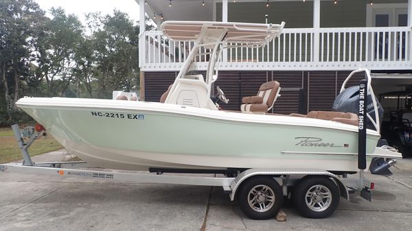 Pioneer 202 Islander
