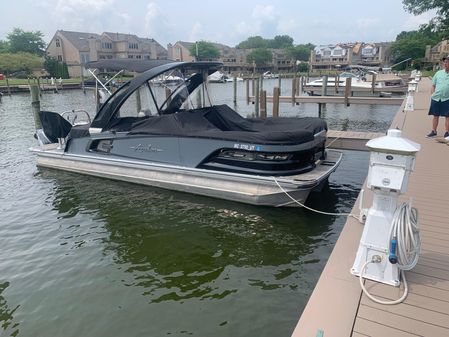 Avalon EXCALIBUR-REAR-LOUNGE-WINDSHIELD-27 image