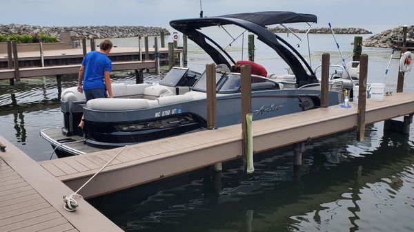 Avalon Excalibur Rear Lounge Windshield - 27' 