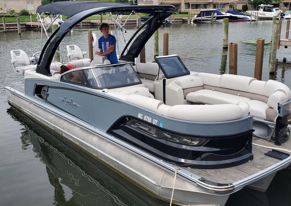 Avalon EXCALIBUR-REAR-LOUNGE-WINDSHIELD-27 image