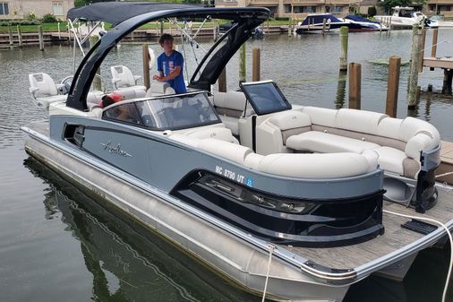 Avalon EXCALIBUR-REAR-LOUNGE-WINDSHIELD-27 image