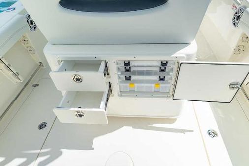Cobia 240-CENTER-CONSOLE image