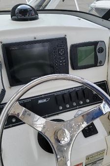 Boston-whaler 235-CONQUEST image