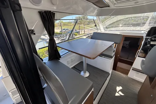 Beneteau Antares 9 image