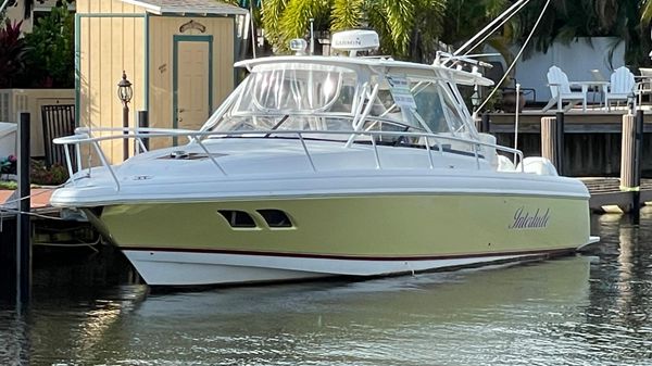 Intrepid 390 Sport Yacht
