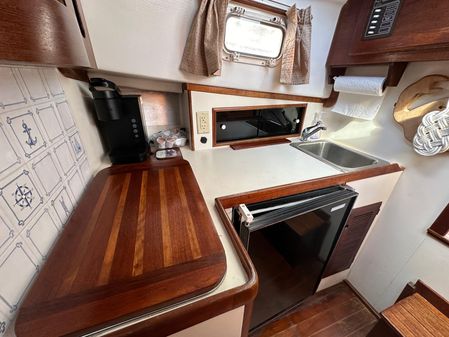 Cape-dory 28-FLYBRIDGE image