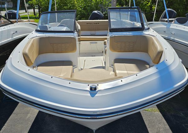 Bayliner VR-5 image