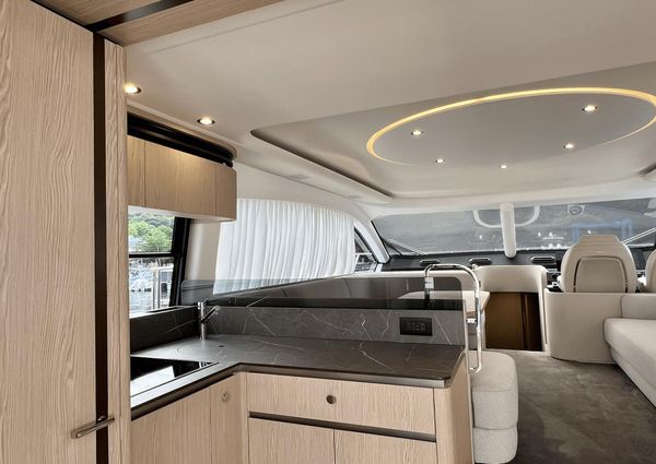 Azimut 53 Flybridge image