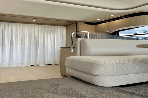 Azimut 53 Flybridge image