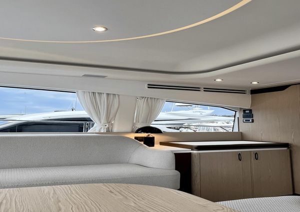 Azimut 53 Flybridge image