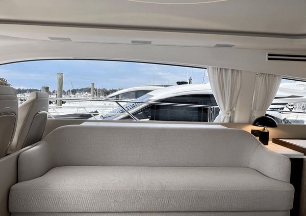 Azimut 53 Flybridge image