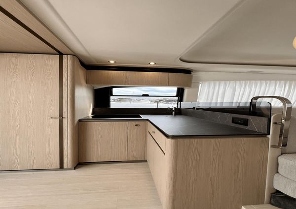 Azimut 53 Flybridge image