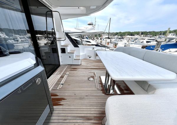 Azimut 53 Flybridge image