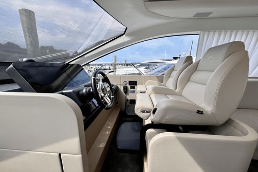 Azimut 53 Flybridge image