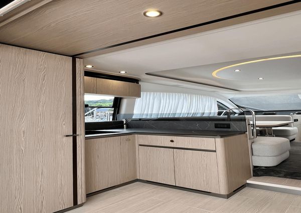 Azimut 53 Flybridge image