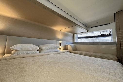 Azimut 53 Flybridge image