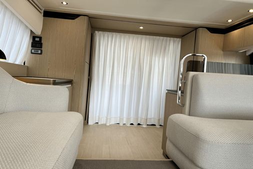 Azimut 53 Flybridge image