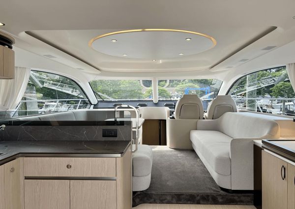 Azimut 53 Flybridge image