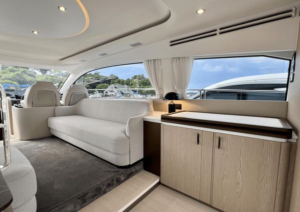 Azimut 53 Flybridge image