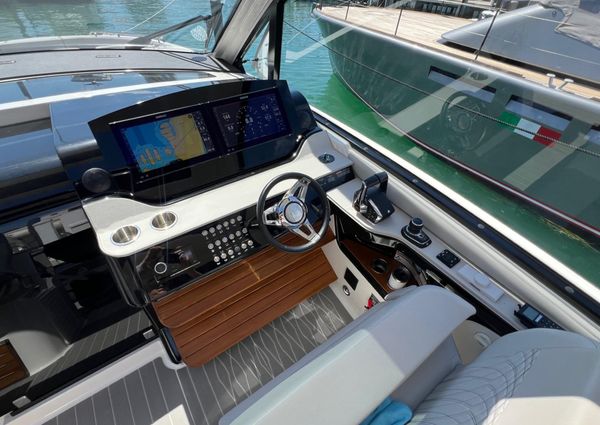 Sea Ray Sundancer 370 OB image