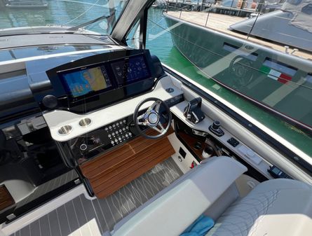 Sea Ray Sundancer 370 OB image