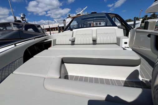 Sea Ray Sundancer 370 OB image