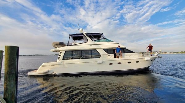 Carver 570 Voyager Pilothouse