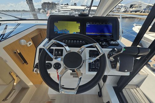 Sealine C335V image