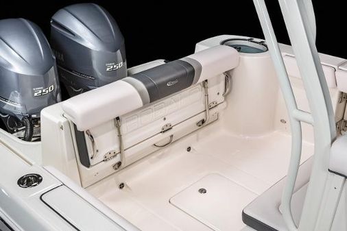 Robalo R272-CENTER-CONSOLE image